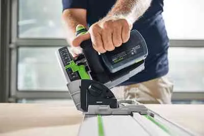 man works with Festool TSC55K