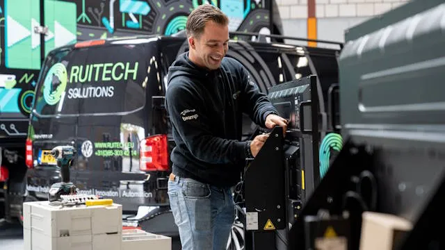 Ruitech technician at work