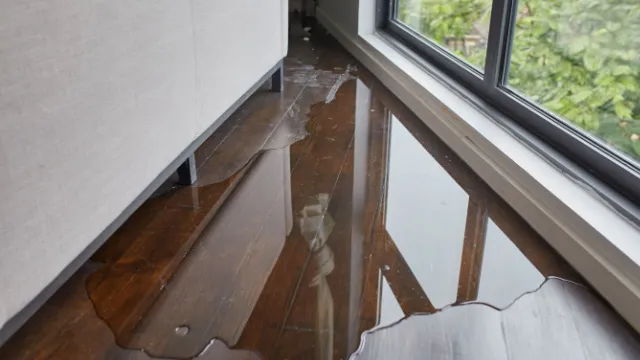 houten vloer bij lekkage