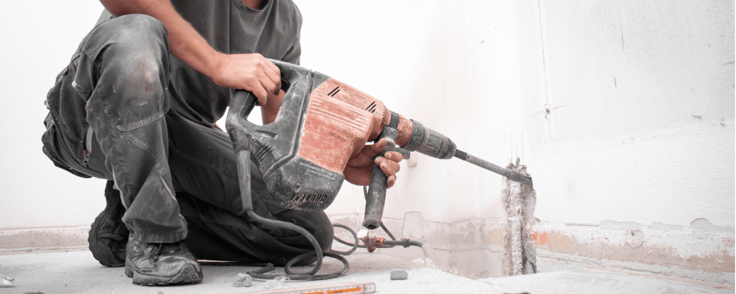 How do you reduce the risk of injury from power tool vibrations?