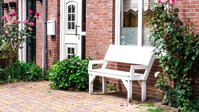 bench in front garden