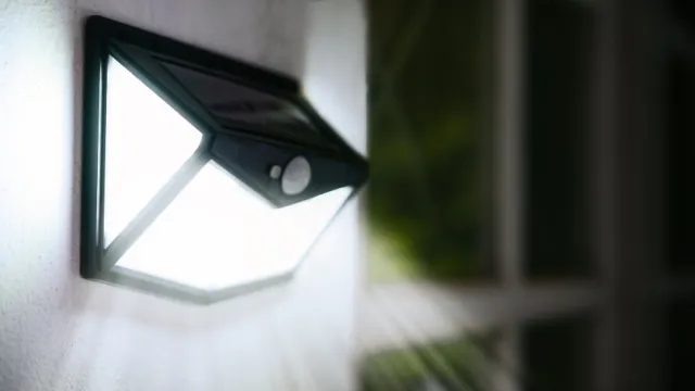 schriklicht met zonnepaneel