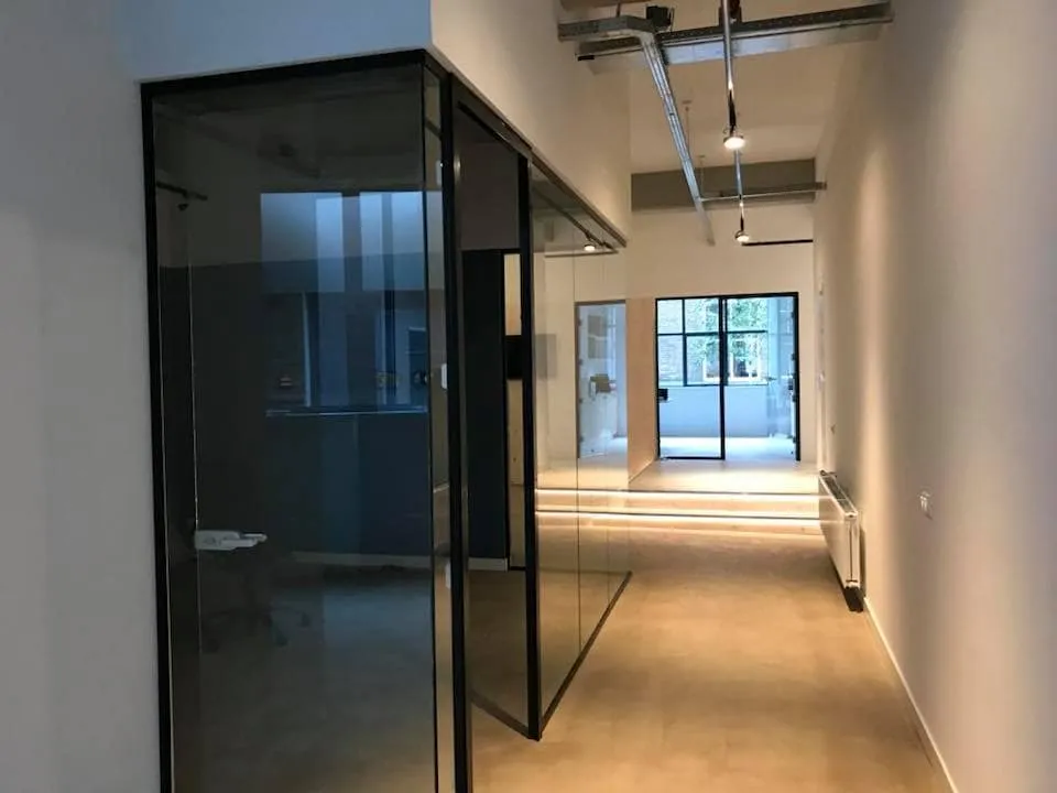 glass partition wall