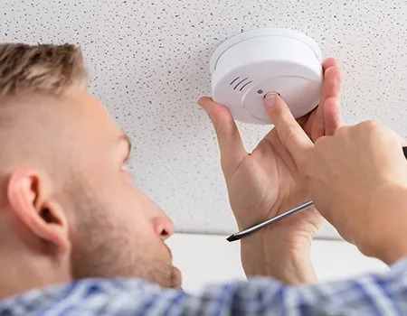 man test smoke detector