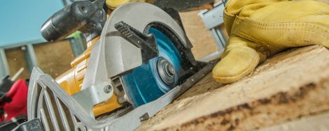 Three circular saws compared: a basic model, a mid-range machine and a top model