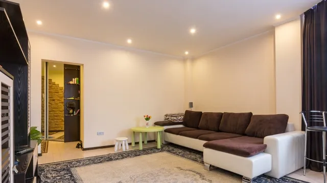 woonkamer met plafondspots