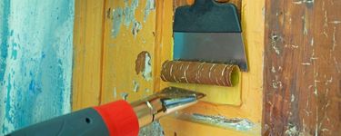 Décaper une peinture sur bois : quatre méthodes et comment les utiliser